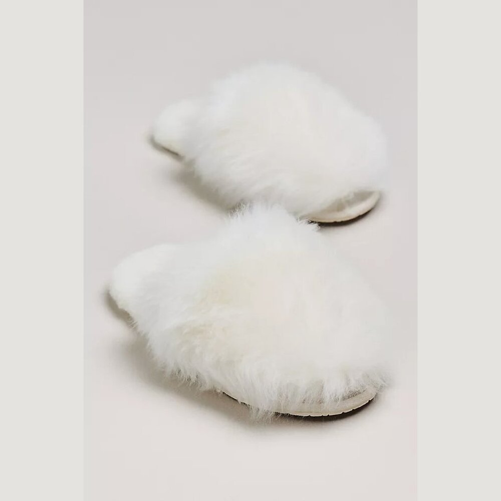 NEW UGG Sizes 6-10 Women's Scuffette Chalet - White